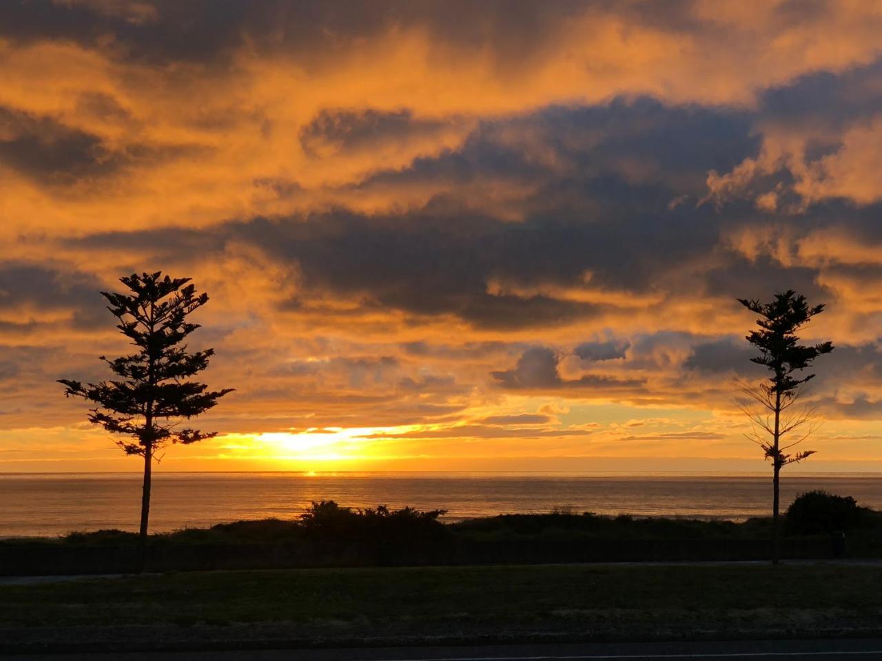 Otaki Beachfront Getaway Exterior photo